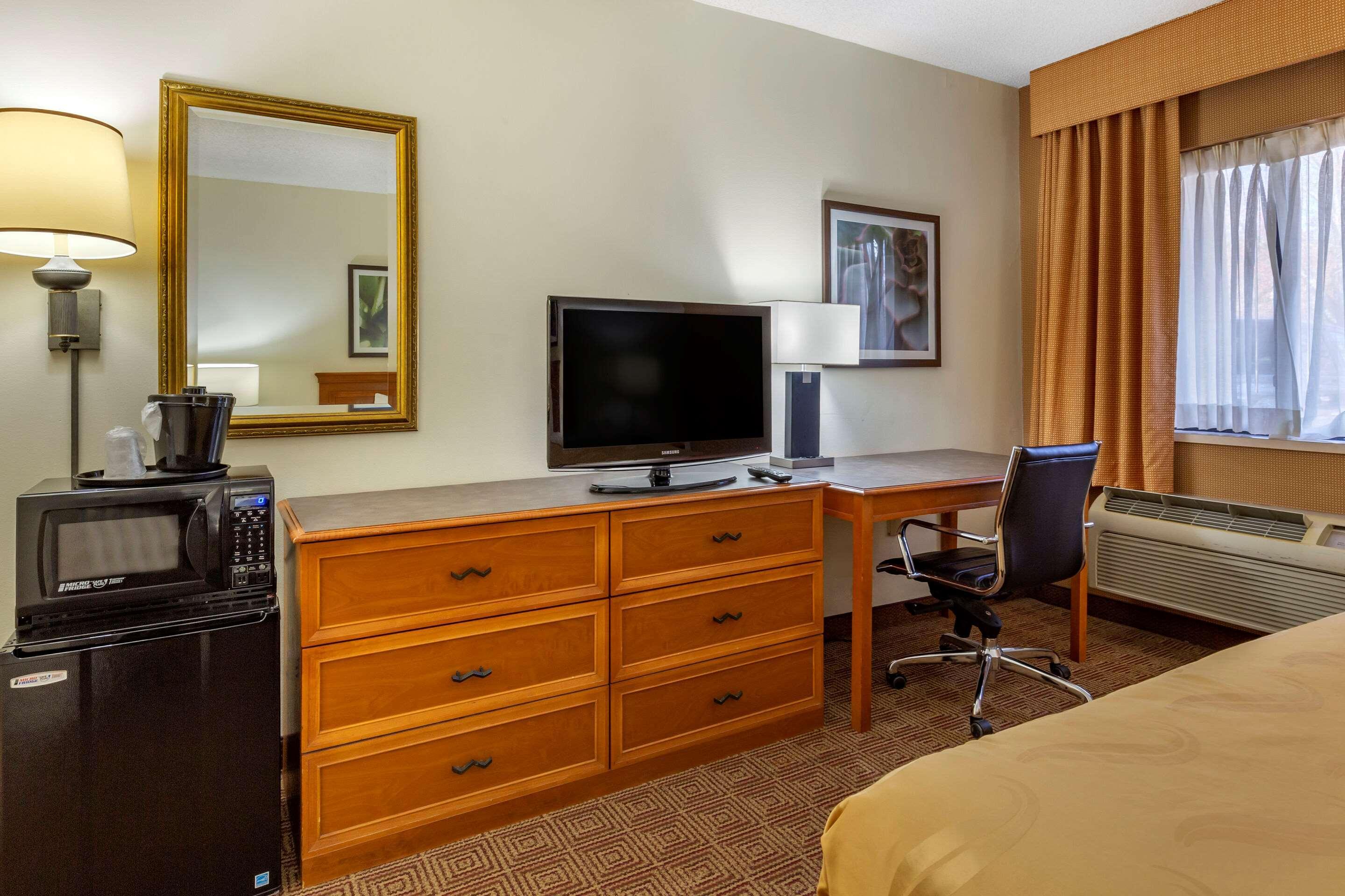 Quality Inn & Suites Raleigh Durham Airport Morrisville Exterior foto