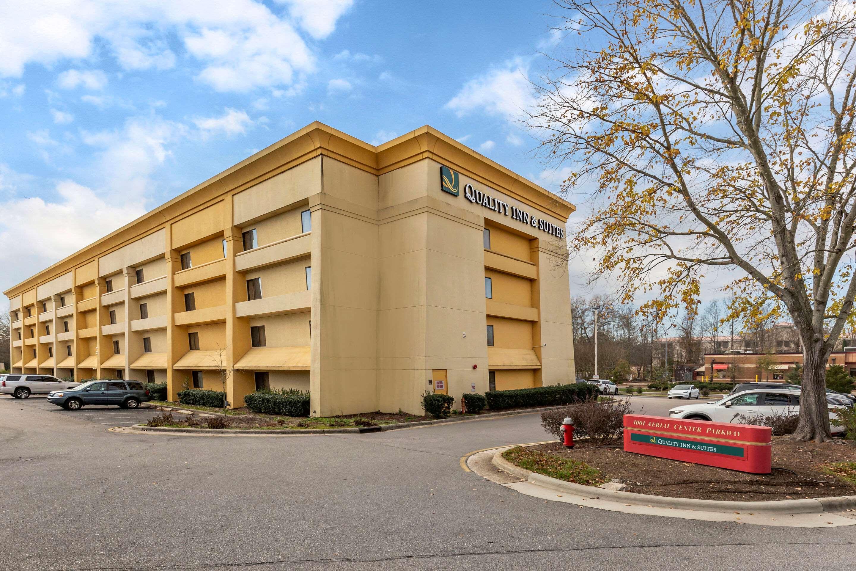 Quality Inn & Suites Raleigh Durham Airport Morrisville Exterior foto