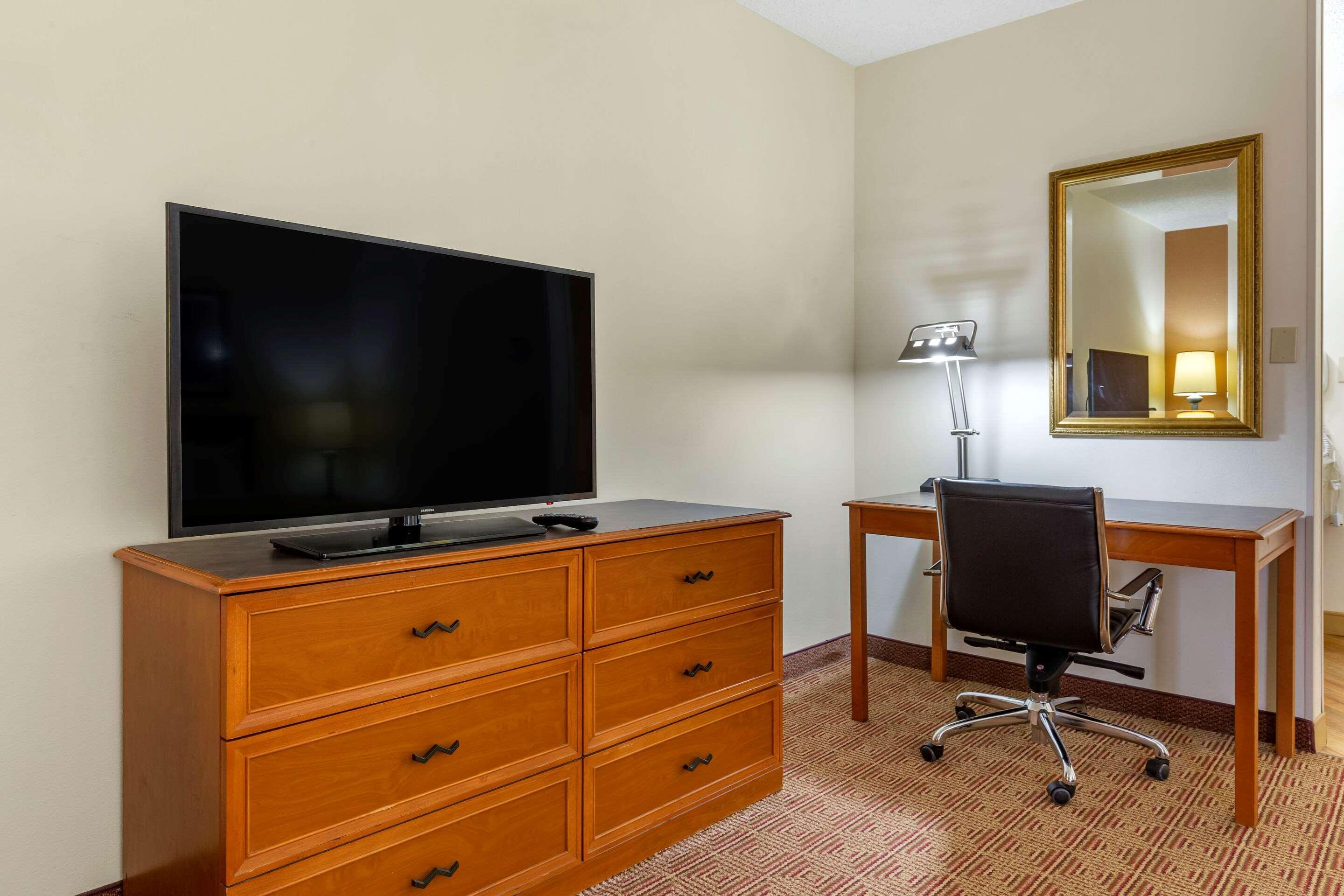 Quality Inn & Suites Raleigh Durham Airport Morrisville Exterior foto