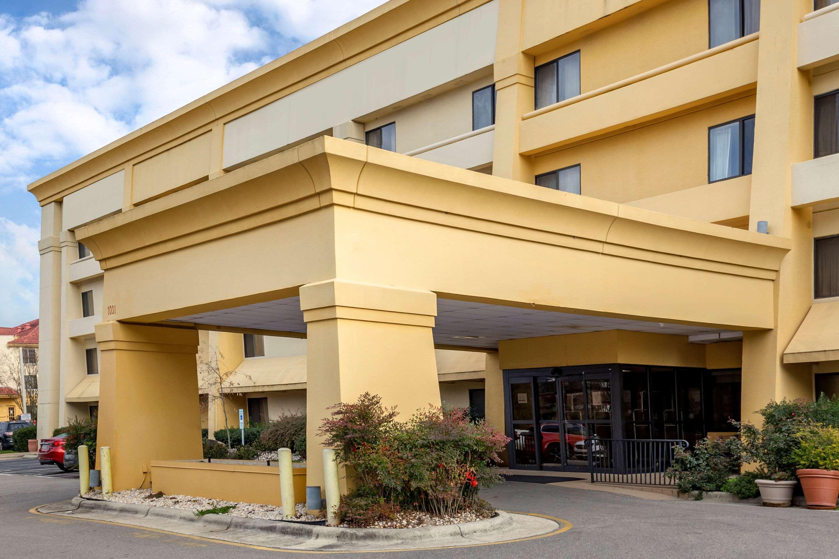 Quality Inn & Suites Raleigh Durham Airport Morrisville Exterior foto