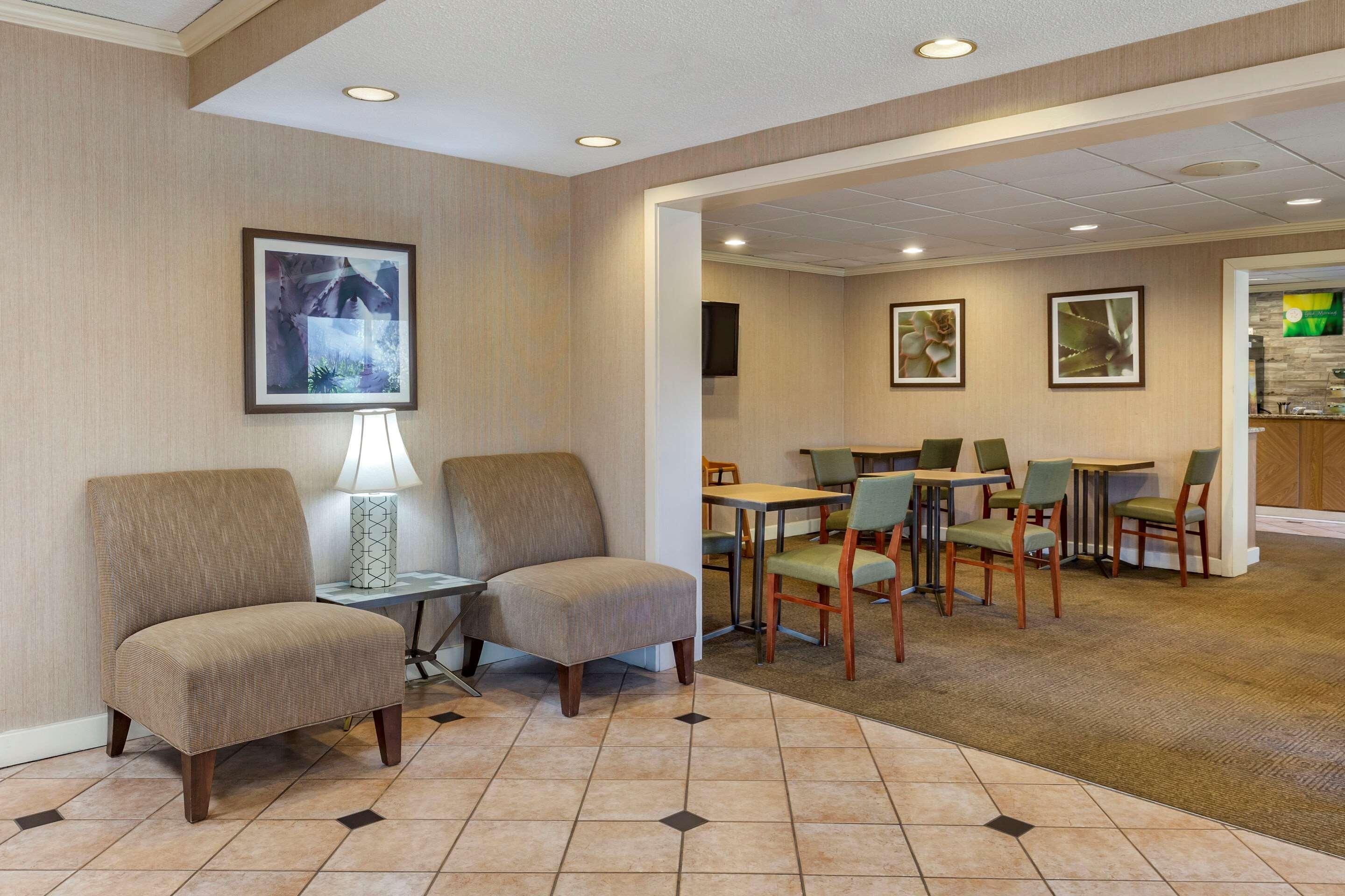 Quality Inn & Suites Raleigh Durham Airport Morrisville Exterior foto