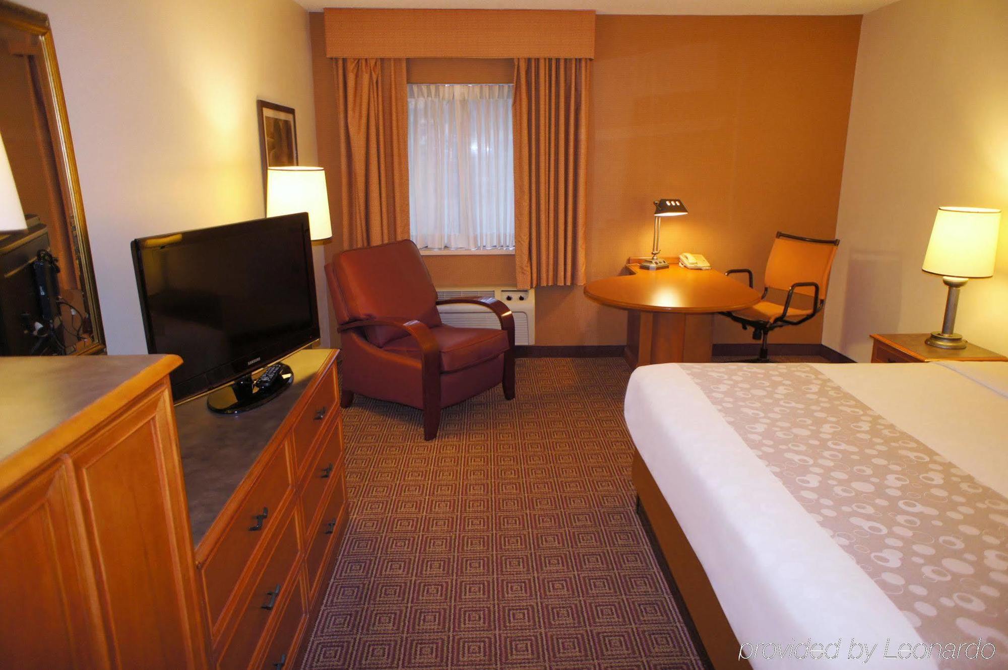 Quality Inn & Suites Raleigh Durham Airport Morrisville Exterior foto